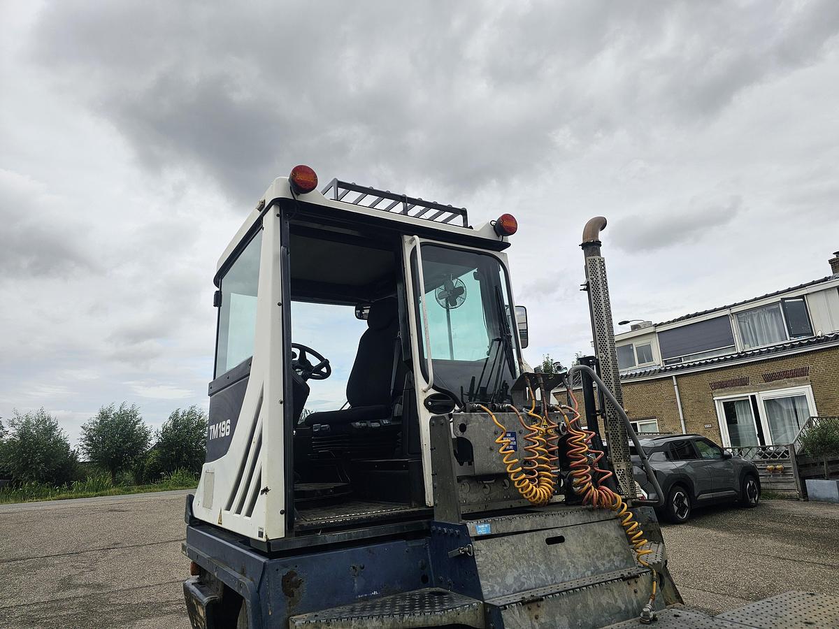Gebruikt 2015 TERBERG RT283 /TERMINAL TRACTOR 4X4/ TURNING CHAIR. /AUTOMATIC GEAR /21822 HOURS