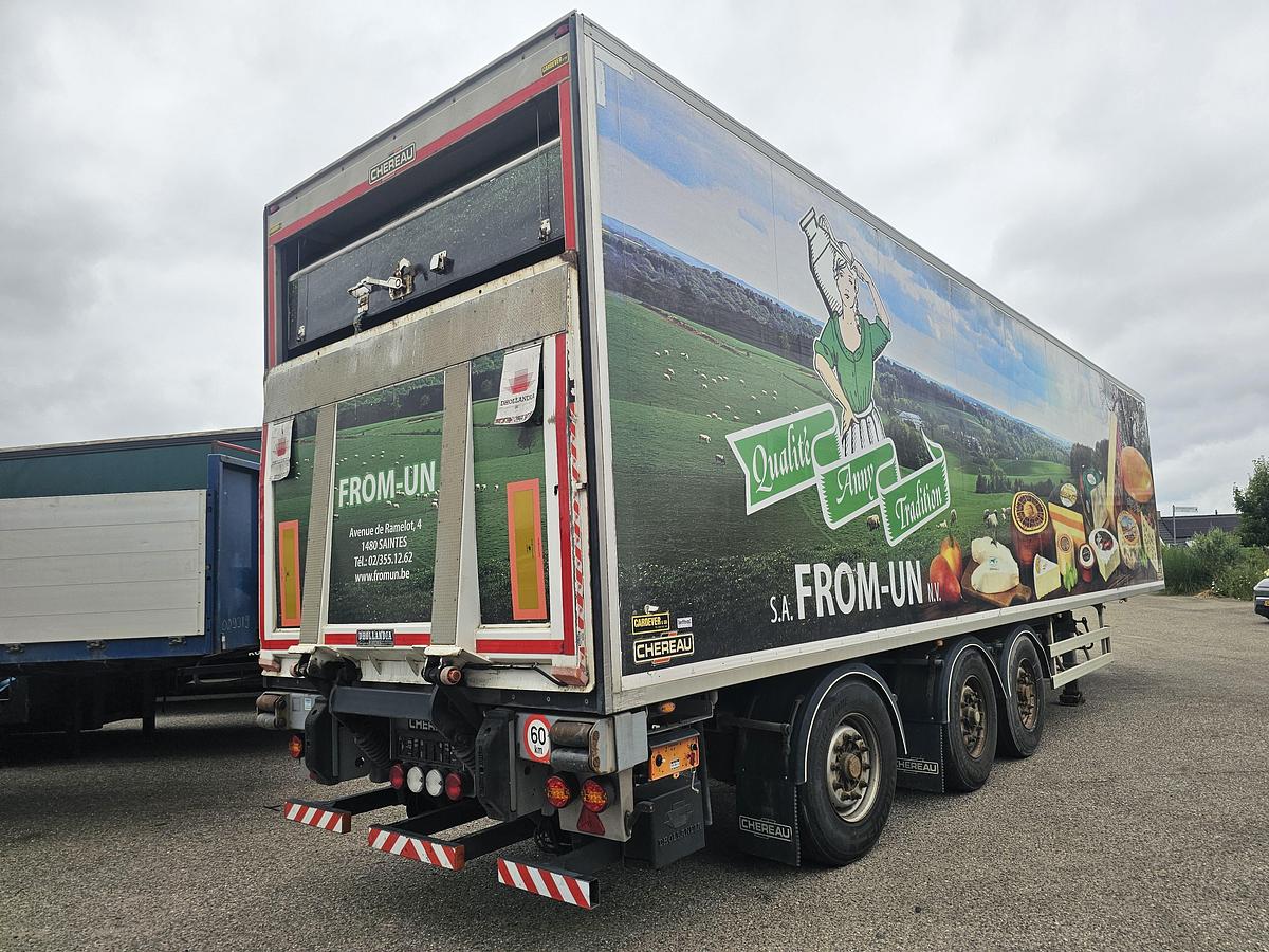 Gebruikt 2012 CHEREAU B3 /CITY TRAILER /STEERING AXLE/LIFT AXLE / 11.80 LONG /LOADING LIFT/ BPW DISC / CARRIER FRIDGE.