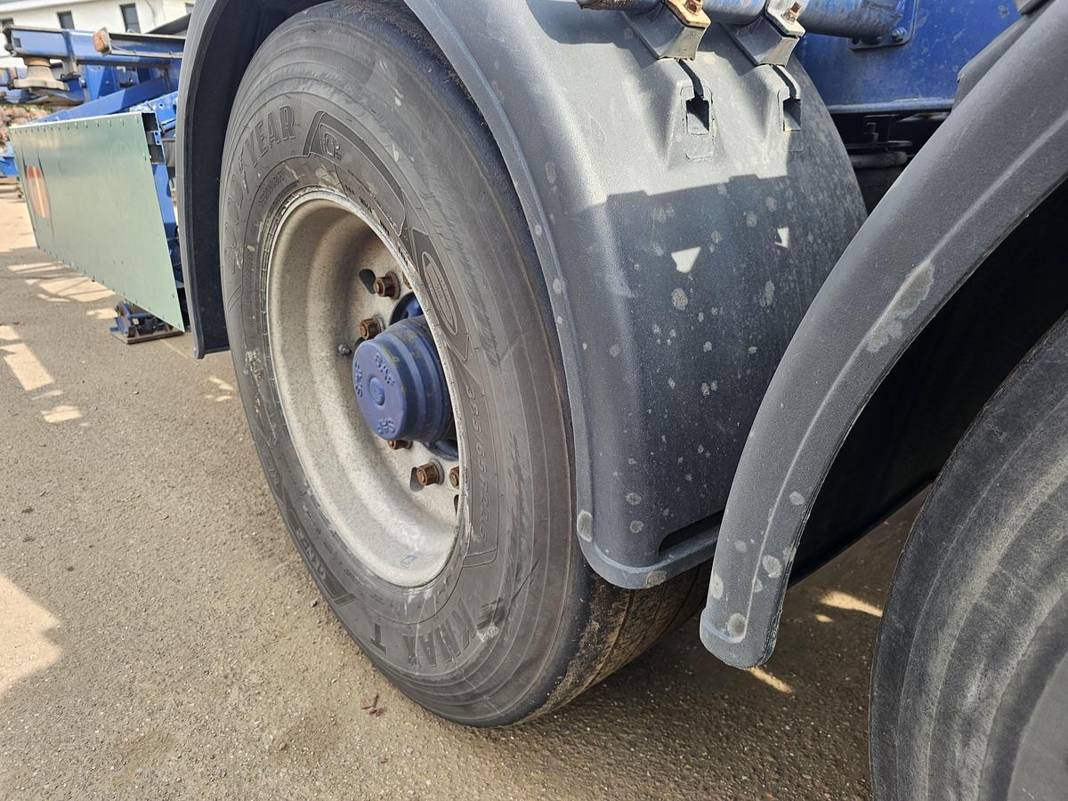 Gebruikt 1998 Van Hool 30 foot container chassis | tank container transport | saf Drum.