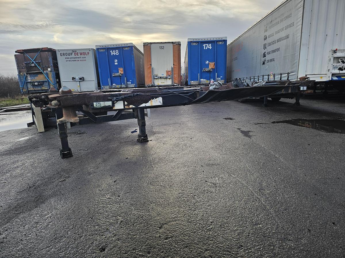 Gebruikt 1995 VAN HOOL 94/3067. flat container chassis all connections./ Bpw drum.