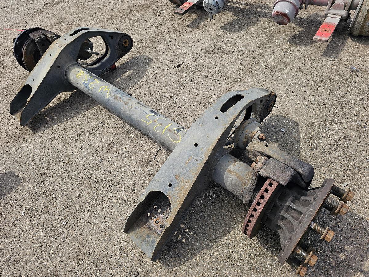 Used 2005 SAF SKRB9019W TRAILER AXLE.