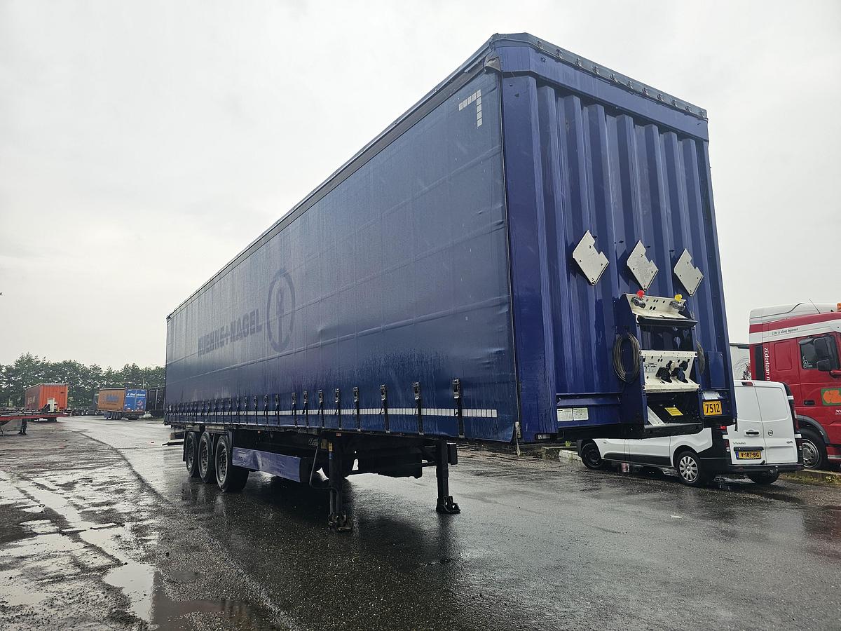 Gebruikt 2015 KRONE SD, SAF DISC, ALU RIMS. SLIDING ROOF, ALU SIDE BOARDS.