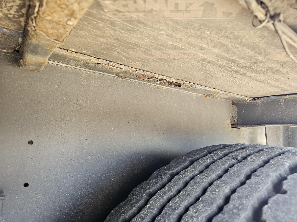 Used 2000 schmitz S01 | SLIDING ROOF | 2 LIFT AXLES| NICE HOLLAND TRAILER| SAF DISC.