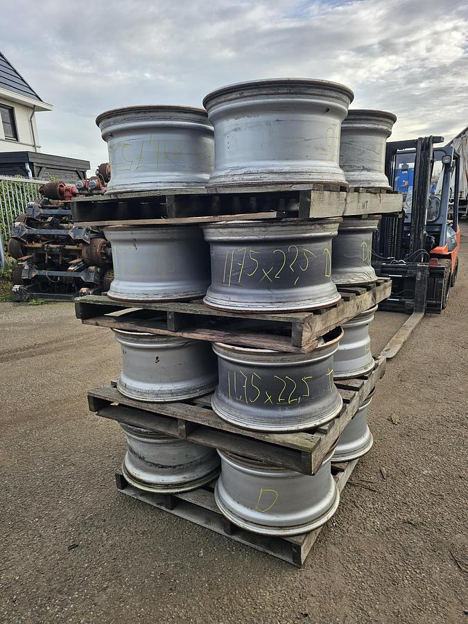 Gebruikt 2010 UNKNOWN 11.75 R 22.5  DISC RIM