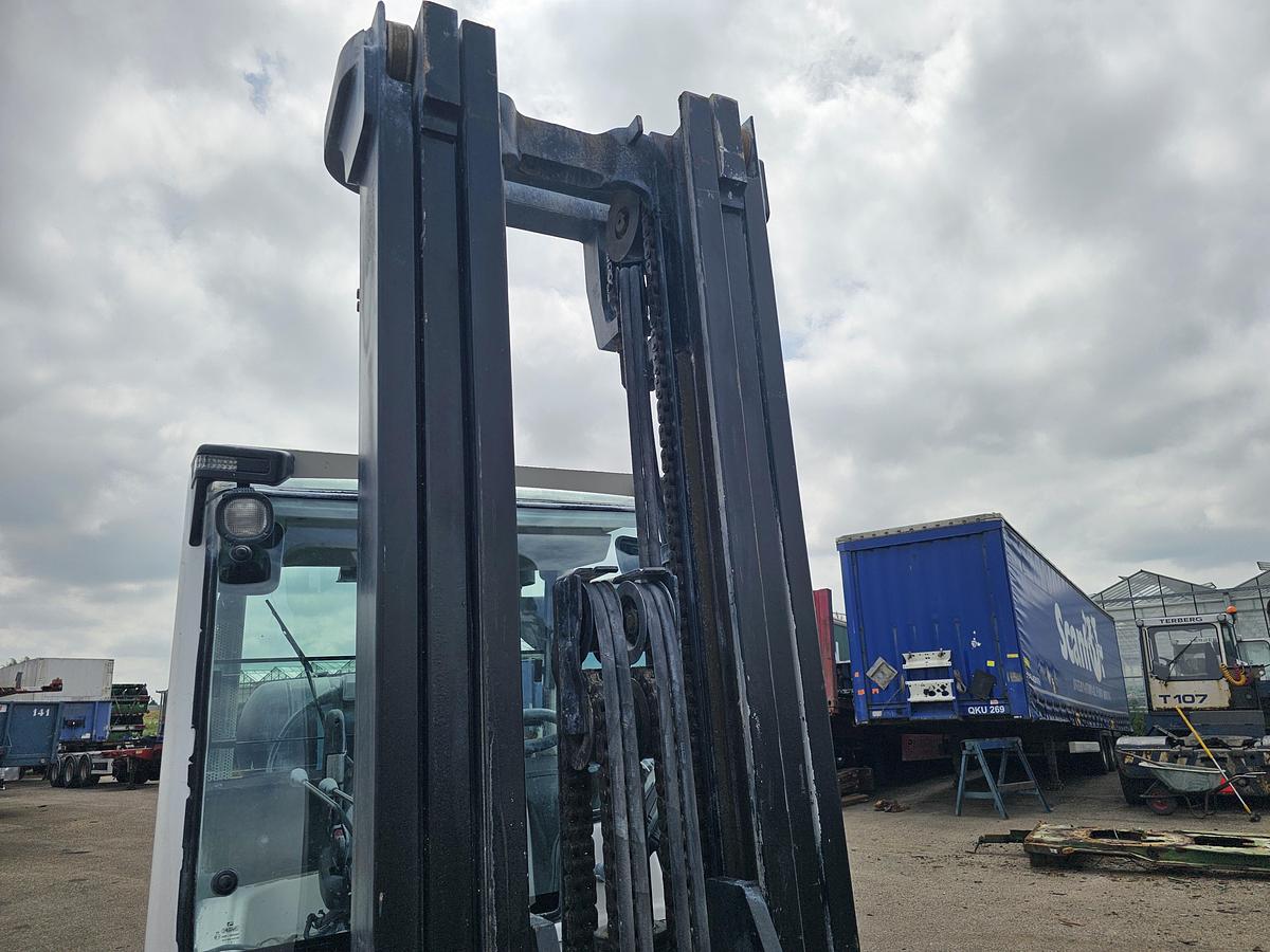 Used 2013 HYSTER H5.5 FT | FORKLIFT| 5.5 TON |60.50 MM HIGH TRIPLE MAST | 8520 KG WEIGHT.