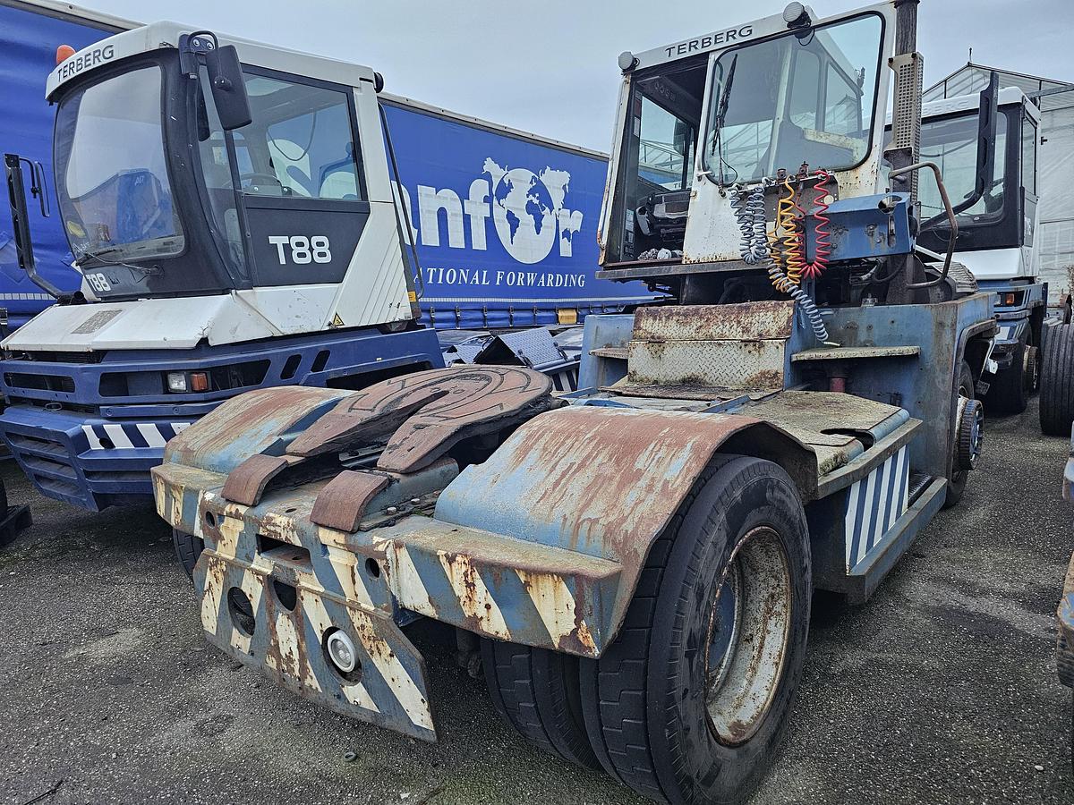 Gebruikt 2007 TERBERG 3 sloop terminal trekkers  RT 282 / RT 283  voor onderdelen  niet gedemonteerd..