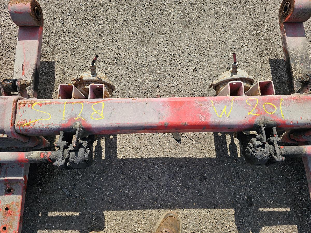 Used 2004 FREUHAUF SMB TRAILER AXLE SINGLE TIRES.