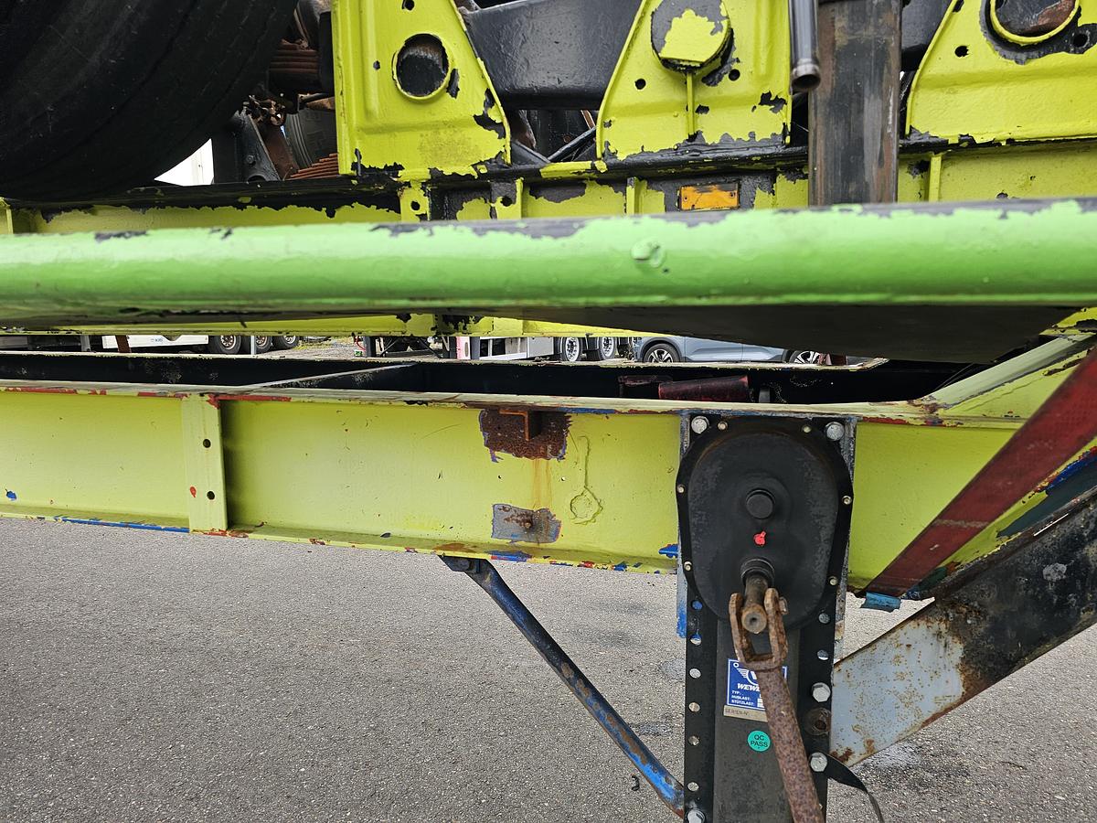 Used 1990 divers 40 ft gooseneck  steel suspension double tires.