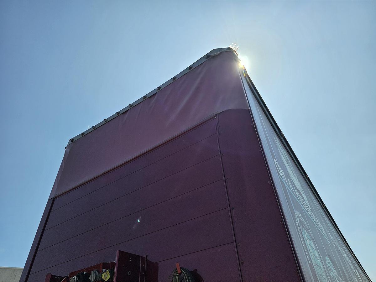 Used 2000 schmitz S01 | SLIDING ROOF | 2 LIFT AXLES| NICE HOLLAND TRAILER| SAF DISC.