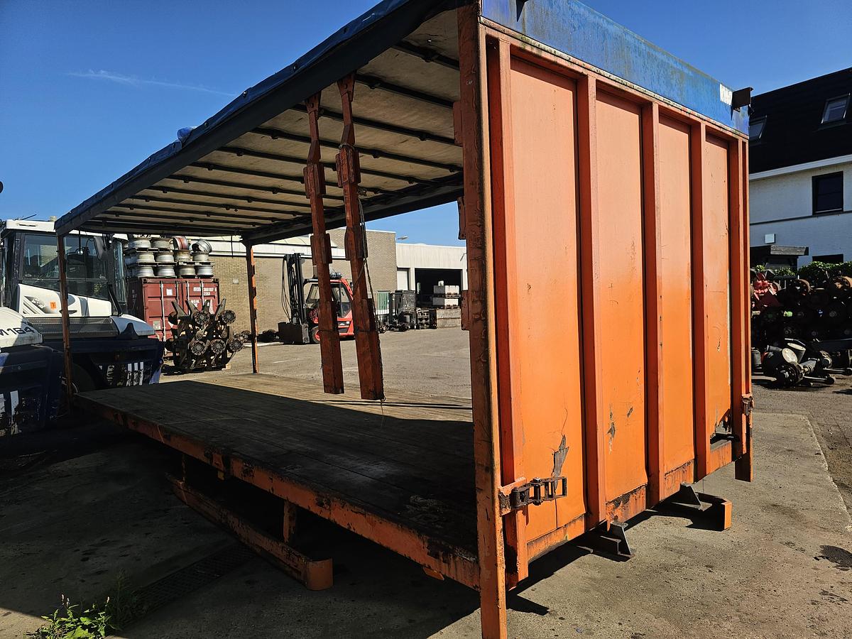 Gebruikt 2004 boxbuilder .laadbak / platte bak / als brug te grebruiken. truckbak