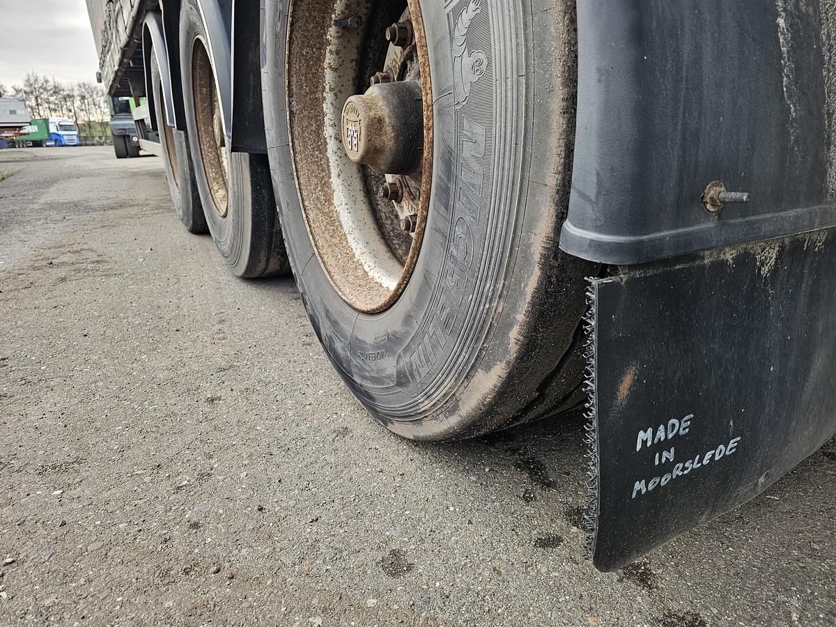 Gebruikt 2004 FREUHAUF T39B 3 AXLE CURTAINSIDE |OPEN ROOF | BPW AXLES.