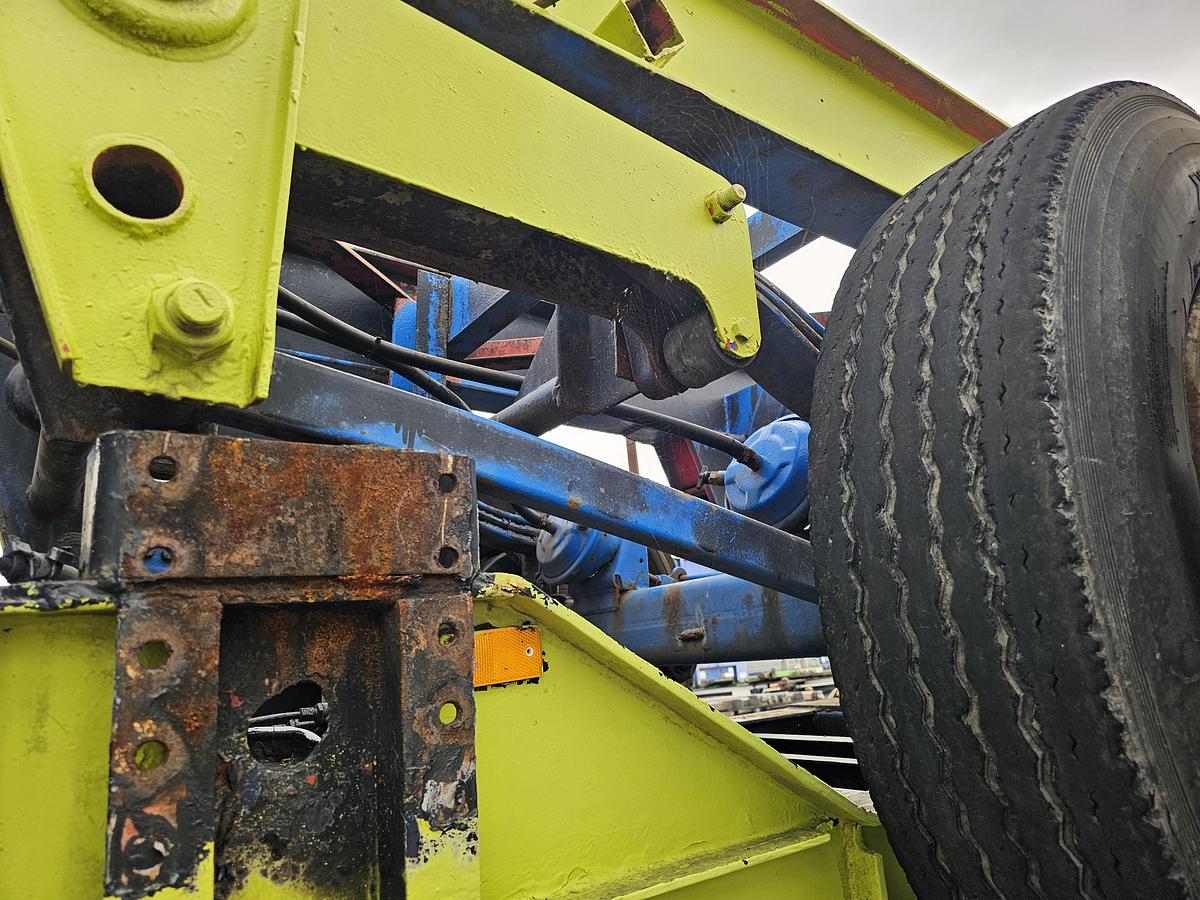 Used 1990 divers 40 ft gooseneck  steel suspension double tires.