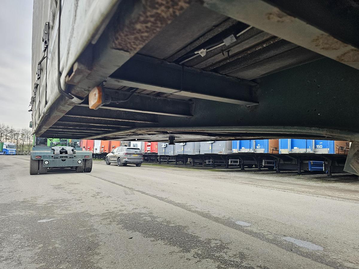 Gebruikt 2004 FREUHAUF T39B 3 AXLE CURTAINSIDE |OPEN ROOF | BPW AXLES.