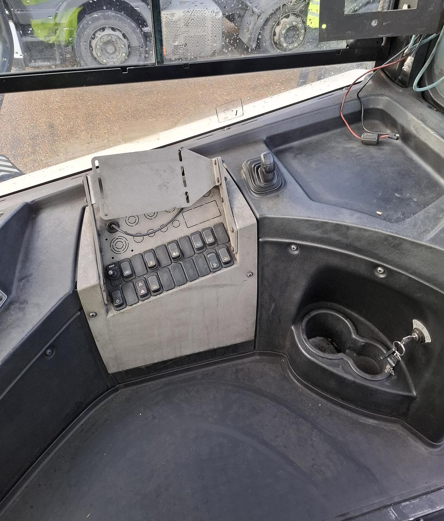 Gebruikt 2017 TERBERG RT283 | TERMINAL TRACTOR 4X4| TURNING CHAIR. | AUTOMATIC GEAR | 20000HOURS| 4 PIECES|LEASING 1610  EURO MND