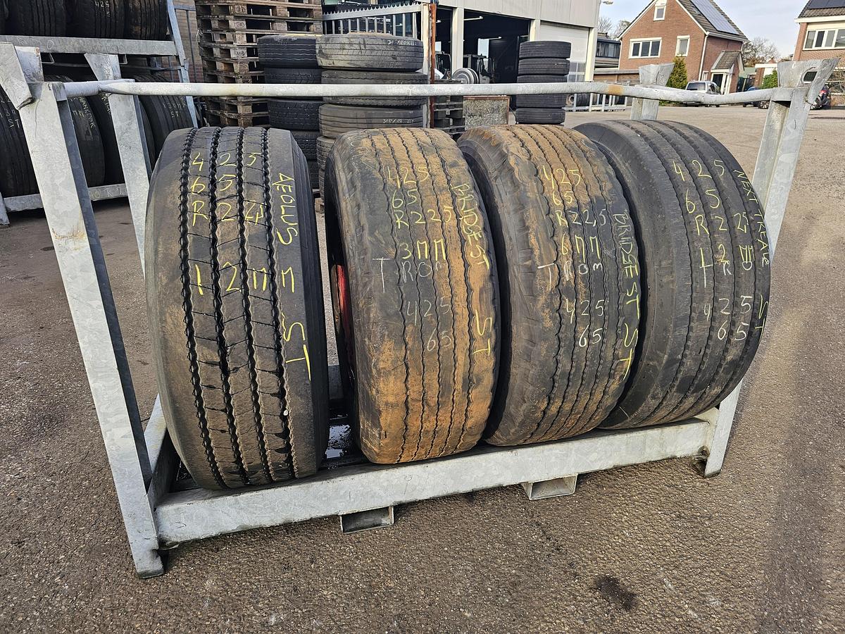 Gebruikt 2010 BRIDGESTONE TRAILER BAND |425/65 R 22.5 | 12-12-6-3 MM PROFIEL.