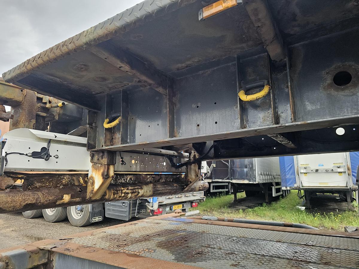 Gebruikt 2006 Krone sd- fixed 40 foot chassis - with 2 x 20 foot connection -20 foot middle - the one ab