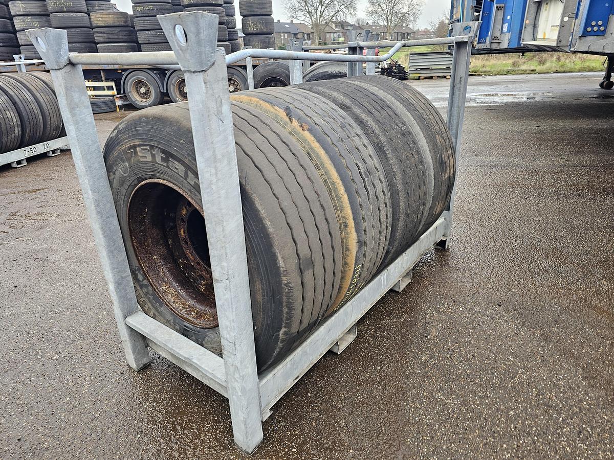 Gebruikt CONTINENTAL  BRIDGESTONE. TRAILER TIRE