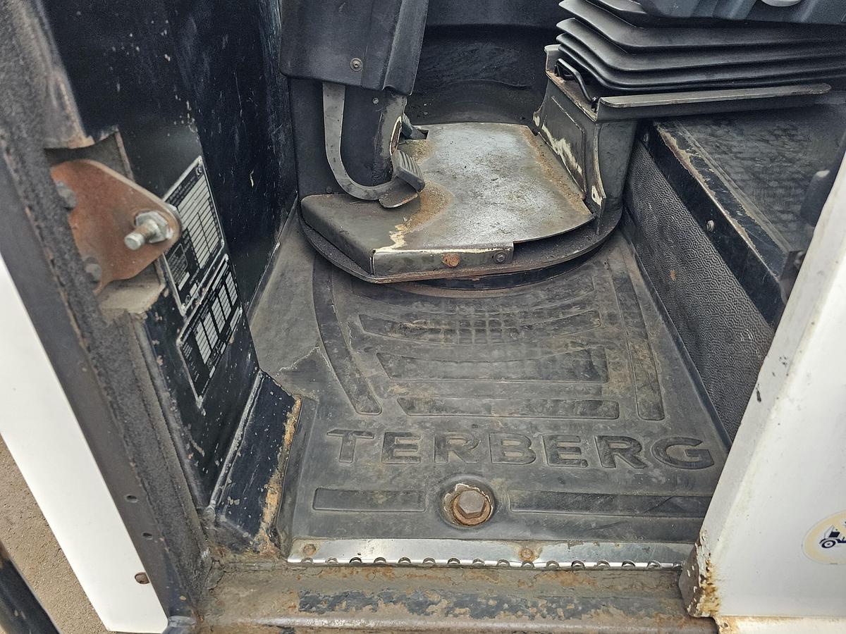Gebruikt 2011 TERBERG RT283 | TERMINAL TRACTOR 4X4| TURNING CHAIR. | AUTOMATIC GEAR | 24159 HOURS.