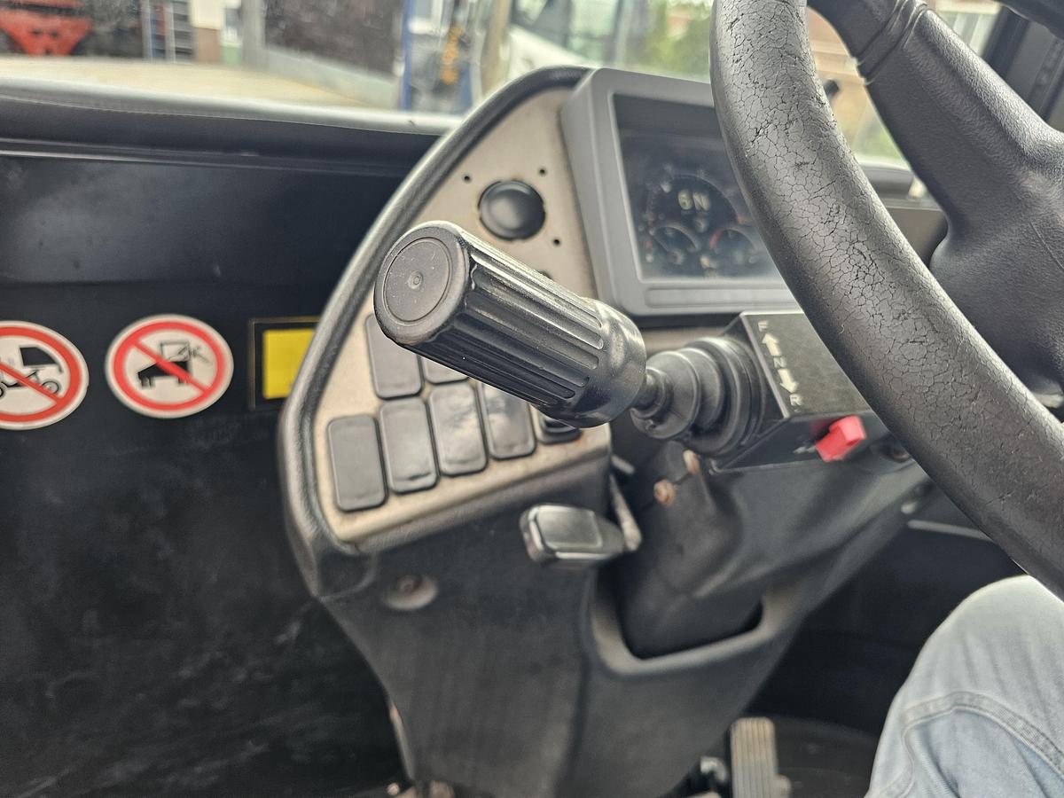 Gebruikt 2017 TERBERG RT283 /TERMINAL TRACTOR 4X4/ TURNING CHAIR. /AUTOMATIC GEAR /19208 HOURS