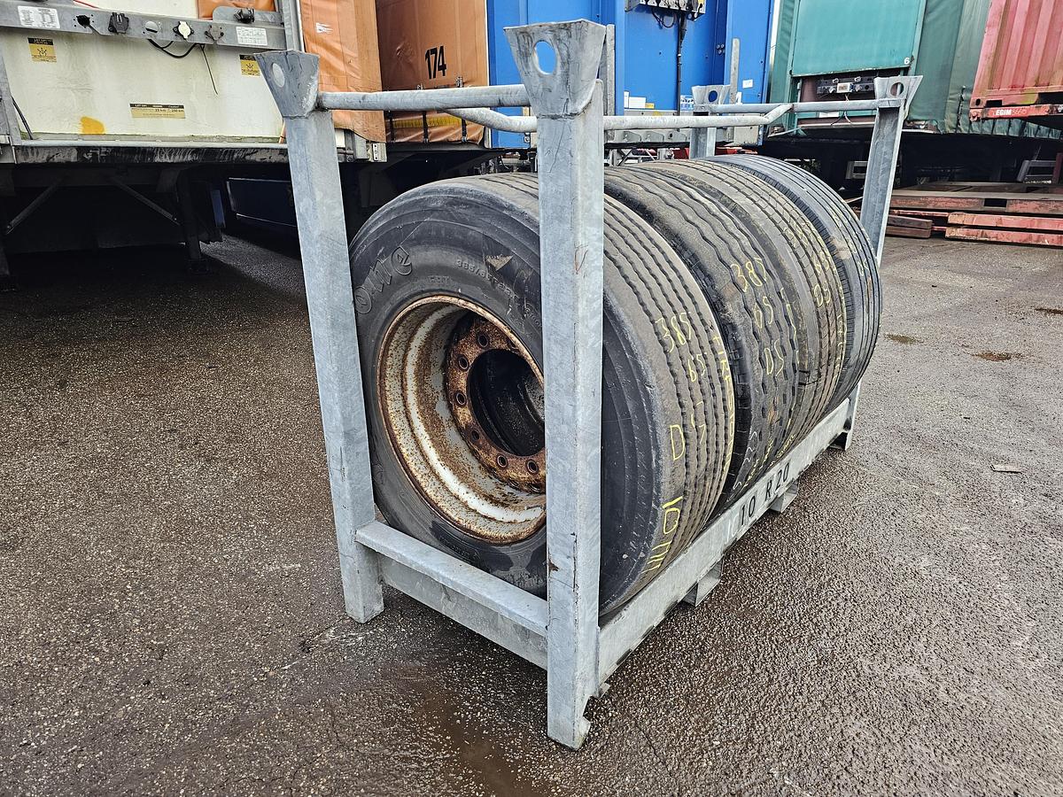 Gebruikt FIRESTONE / LEAD / NEXT TREAD/ TRAILER TIRE.