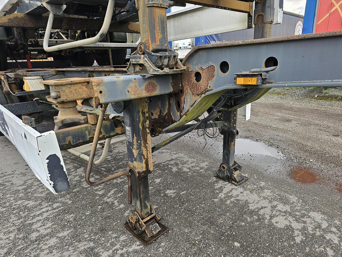 Gebruikt 2006 Krone sd- fixed 40 foot chassis - with 2 x 20 foot connection -20 foot middle - the one above