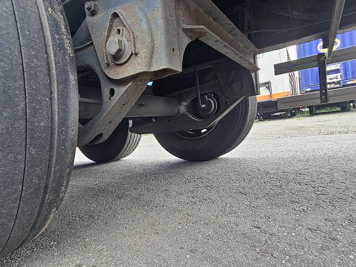 Used 2002 Van Hool 3 axle curtainsider| Saf intradisc