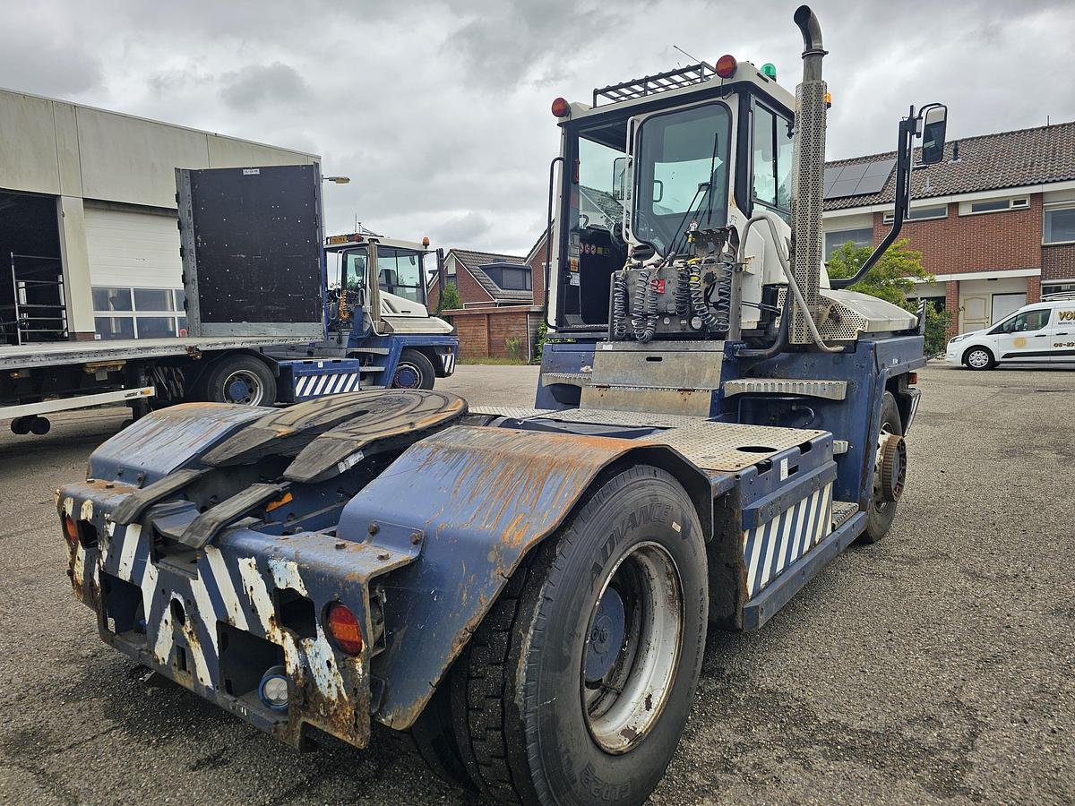 Gebruikt 2017 TERBERG RT283 /TERMINAL TRACTOR 4X4/ TURNING CHAIR. /AUTOMATIC GEAR /19208 HOURS