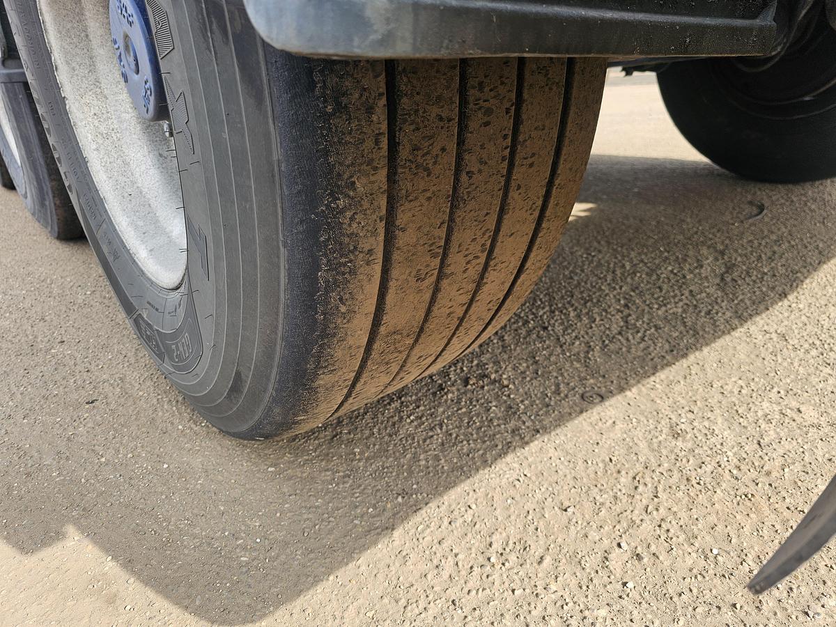 Gebruikt 1998 Van Hool 30 foot container chassis | tank container transport | saf Drum.