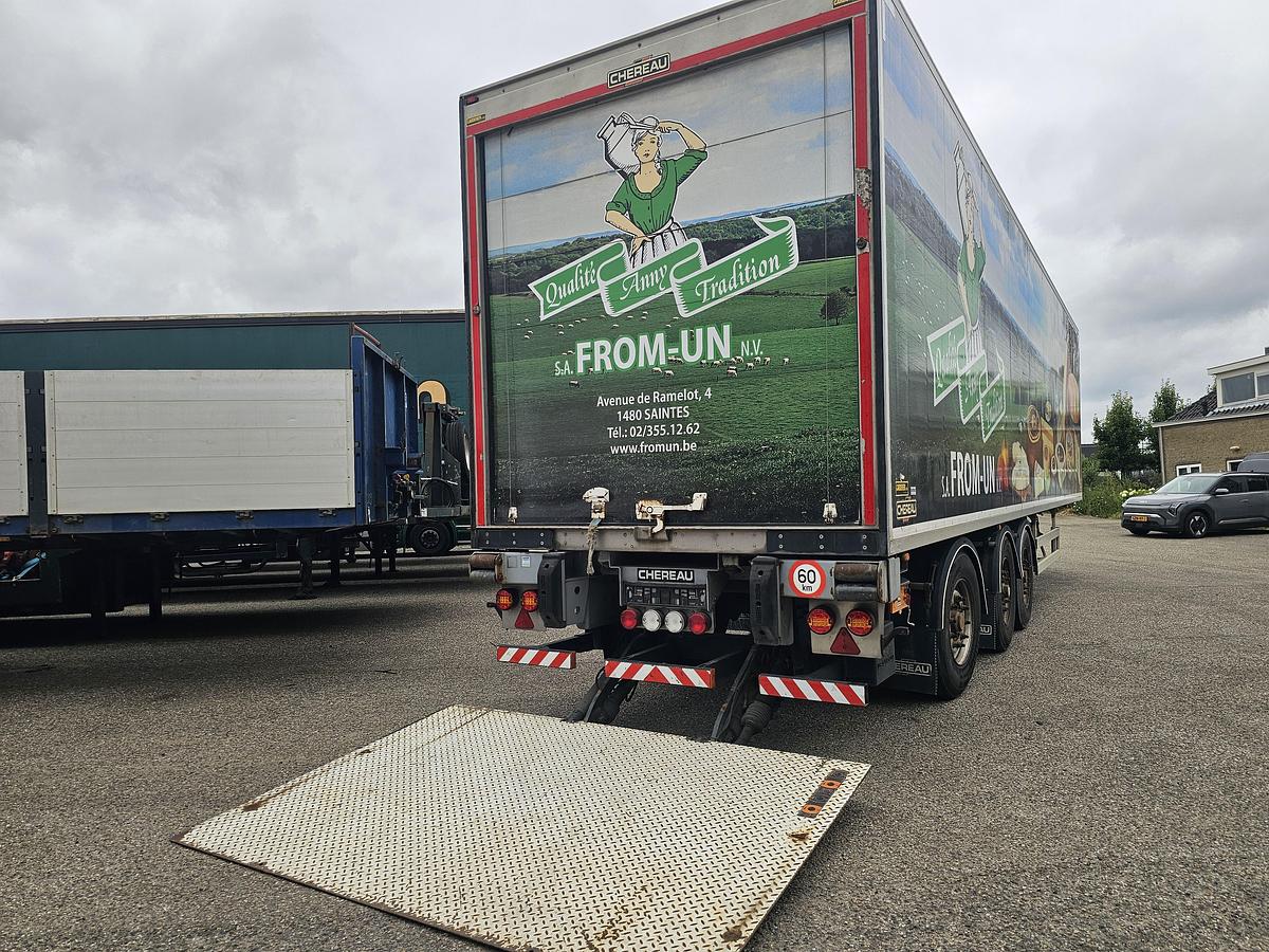 Gebruikt 2012 CHEREAU B3 /CITY TRAILER /STEERING AXLE/LIFT AXLE / 11.80 LONG /LOADING LIFT/ BPW DISC / CARRIER FRIDGE.