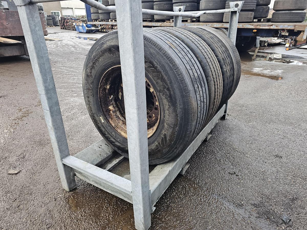 Gebruikt FIRESTONE / LEAD / NEXT TREAD/ TRAILER TIRE.