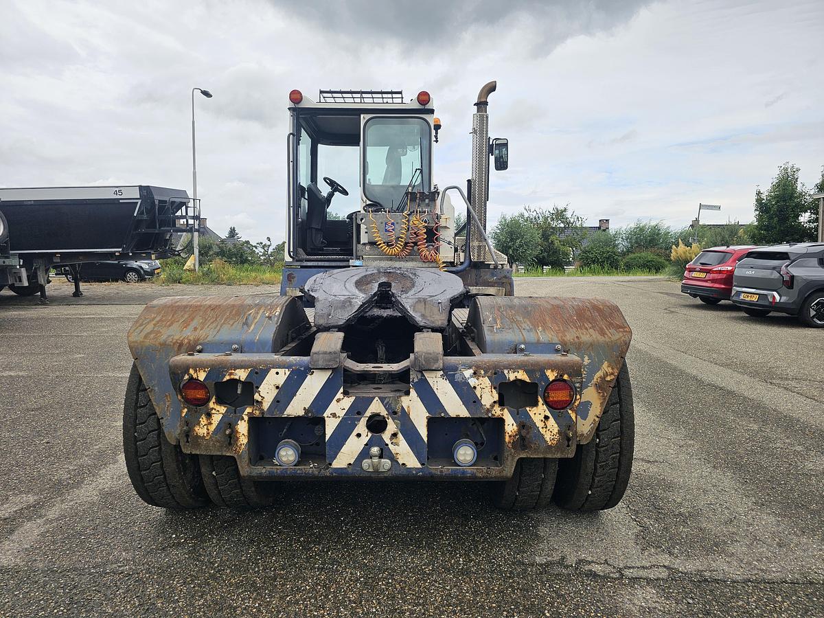 Gebruikt 2015 TERBERG RT283 /TERMINAL TRACTOR 4X4/ TURNING CHAIR. /AUTOMATIC GEAR /21822 HOURS