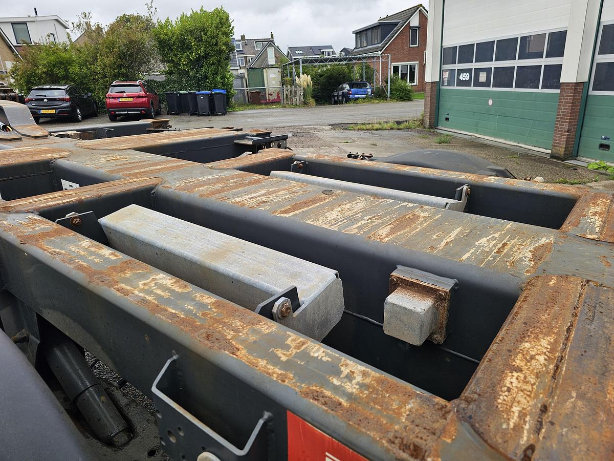 Used 2011 PACTON TXC.343 KB| MULTI CHASSIS ALL CONNECTIONS| SAF DISC | ALU RIMS | LIFT AXLE.