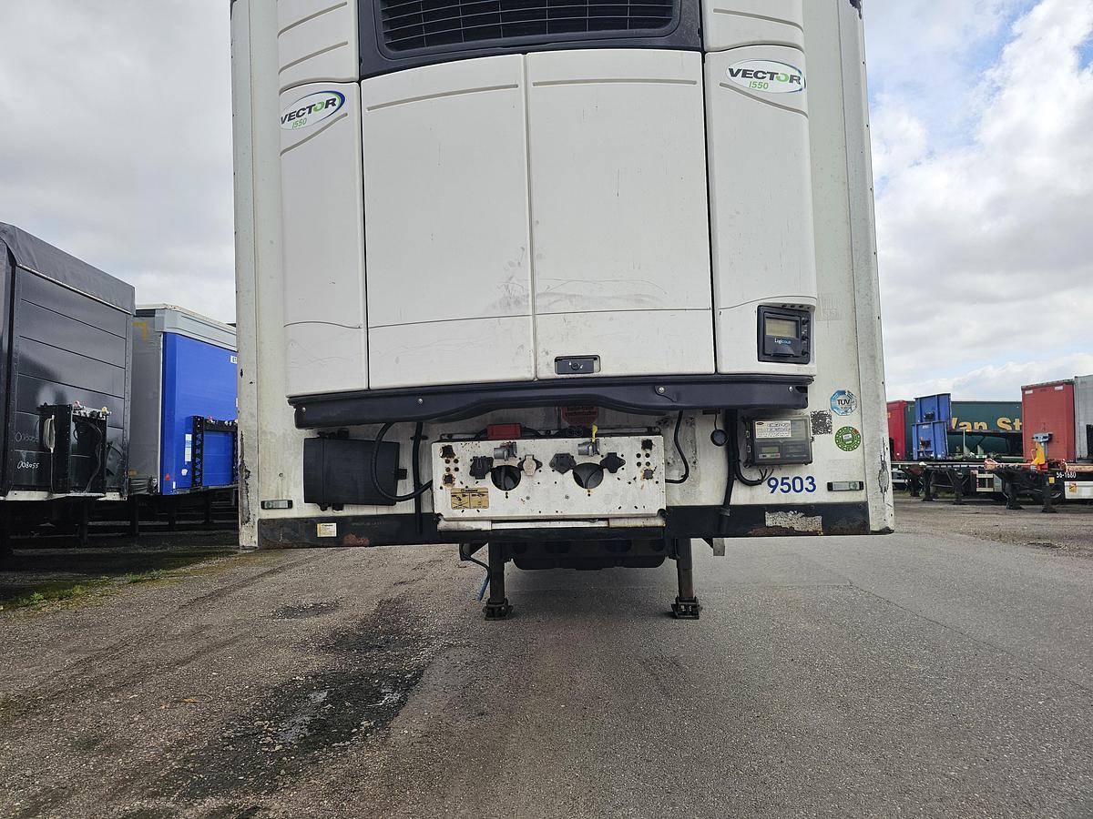 Gebruikt 2011 KRONE SD|DOPPELSTOCK | CARRIR VECTOR 1550| BPW DISC | APK /TUV 26-08-2016 |LOADING LIFT | 2 LIFT AXLES.