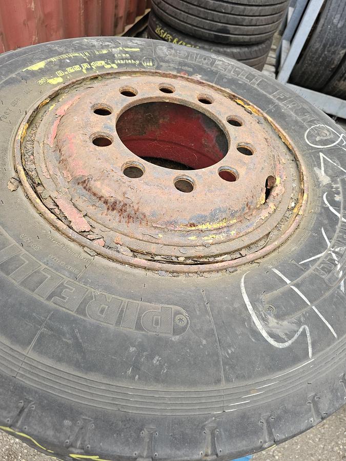 Used 1990 GOOD YEAR 825X15