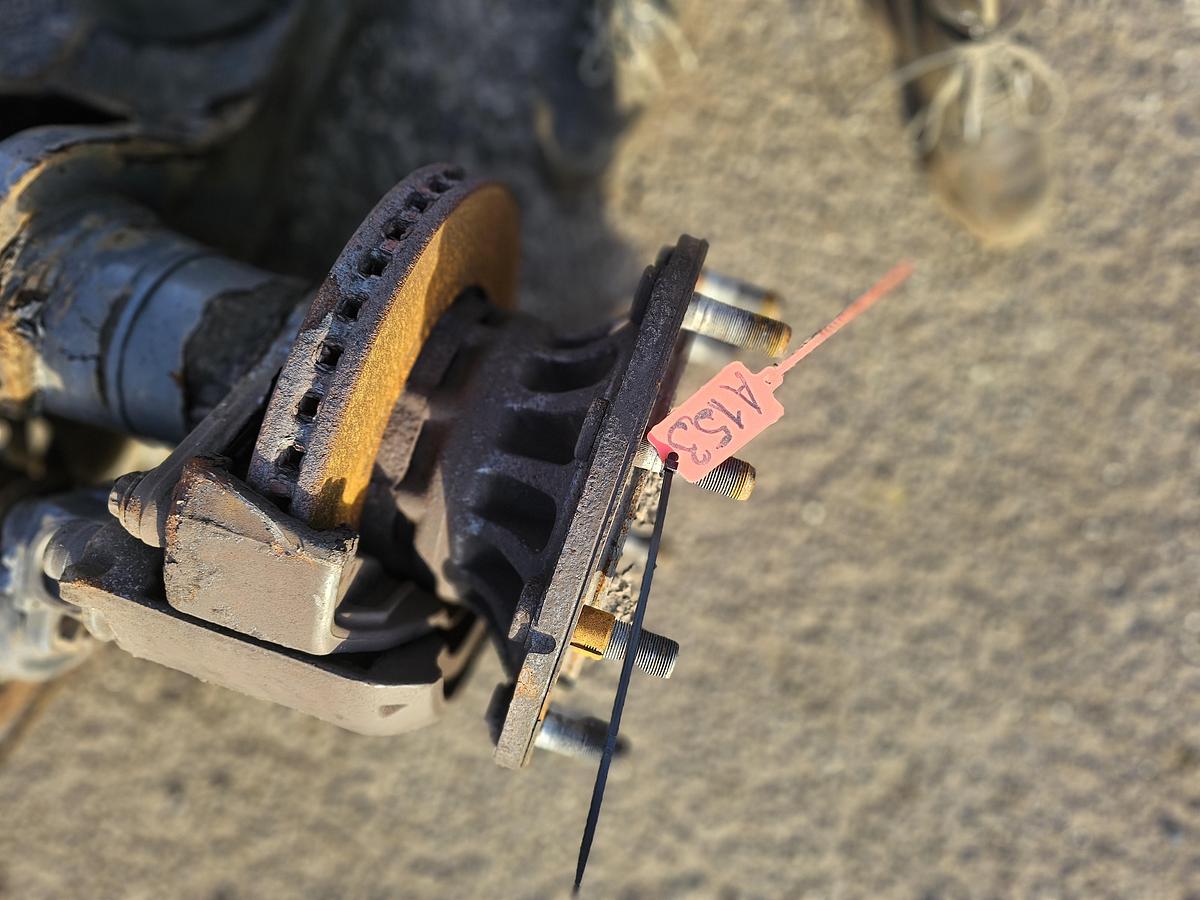 Gebruikt 2005 Saf TRAILER AXLE  DISC BRAKES 3 PIECES.