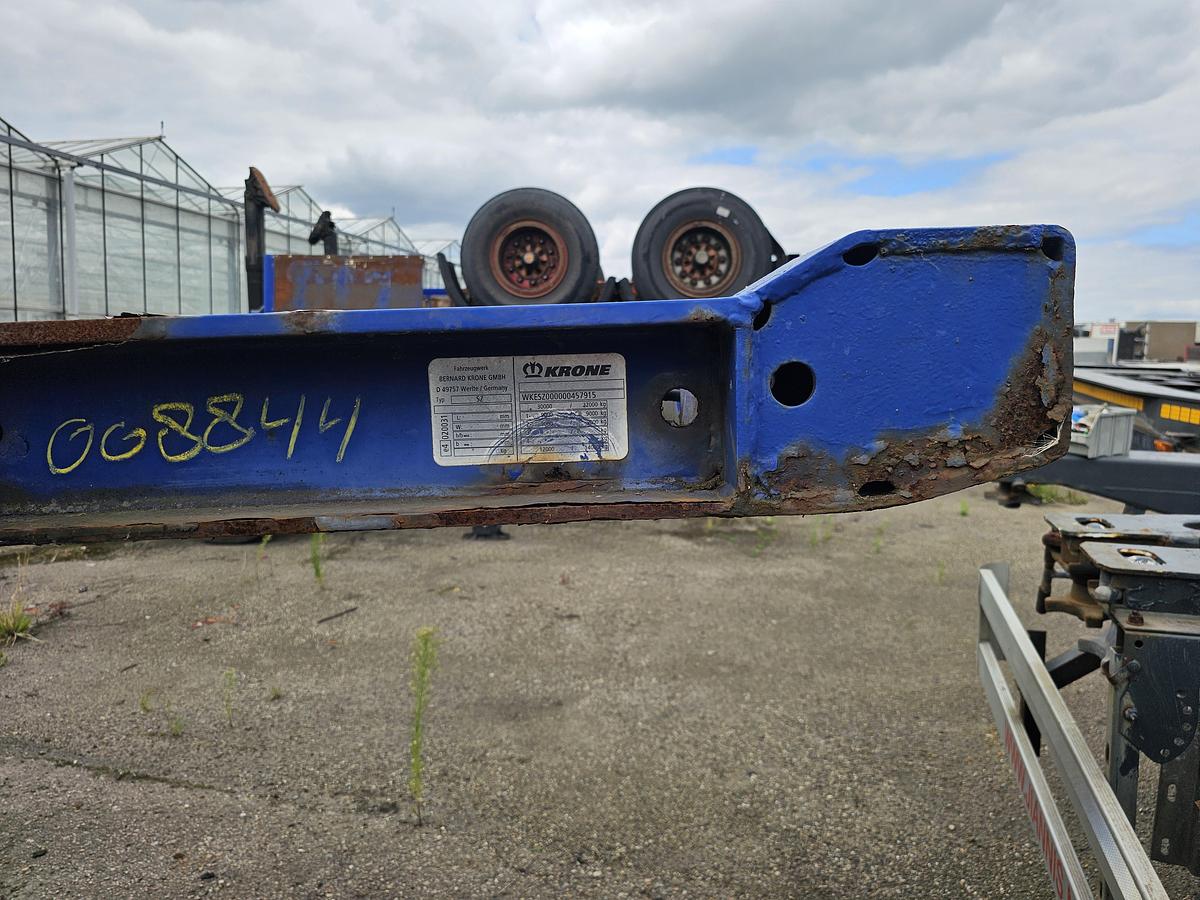 Used 2009 KRONE SZ| 20 FOOT CHASSIS | BPW DRUM | NEW BRAKES| GOOD TIRES| STEEL SPRINGS.