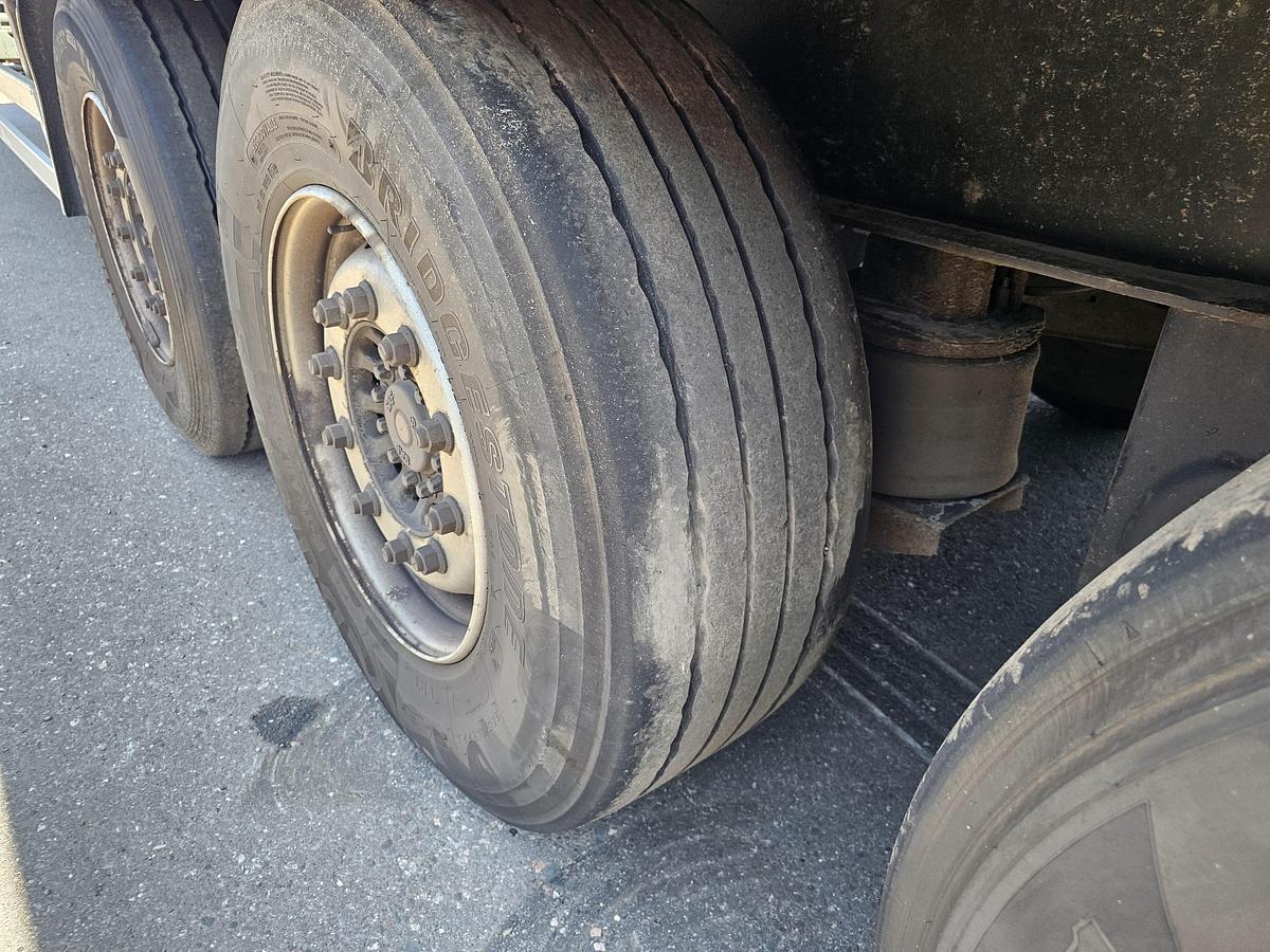 Gebruikt 2004 PACTON T3 001 /3 axle curtainsider /saf disc/ apk tuv/13-03-2027.