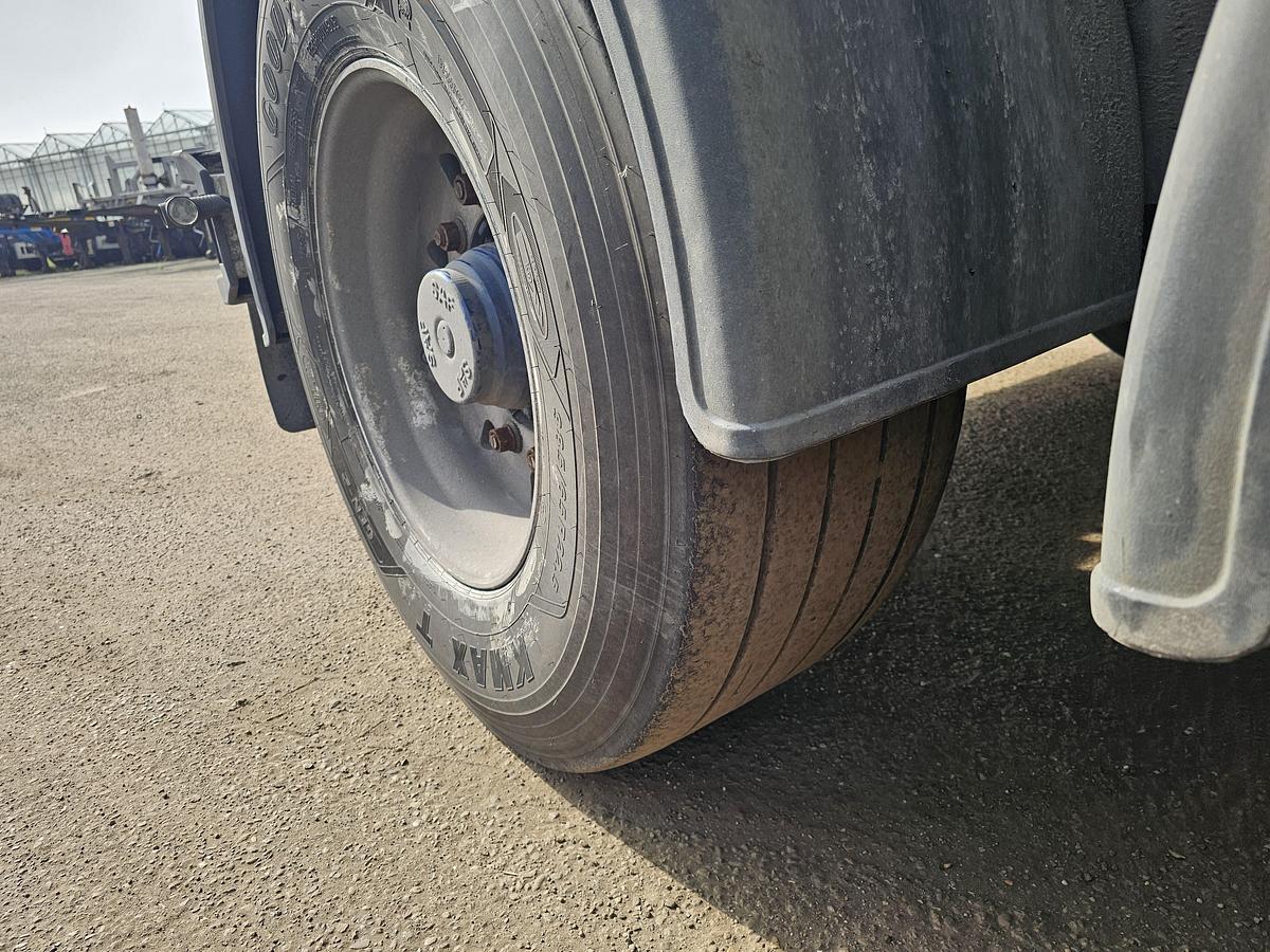 Gebruikt 1998 Van Hool 30 foot container chassis | tank container transport | saf Drum.