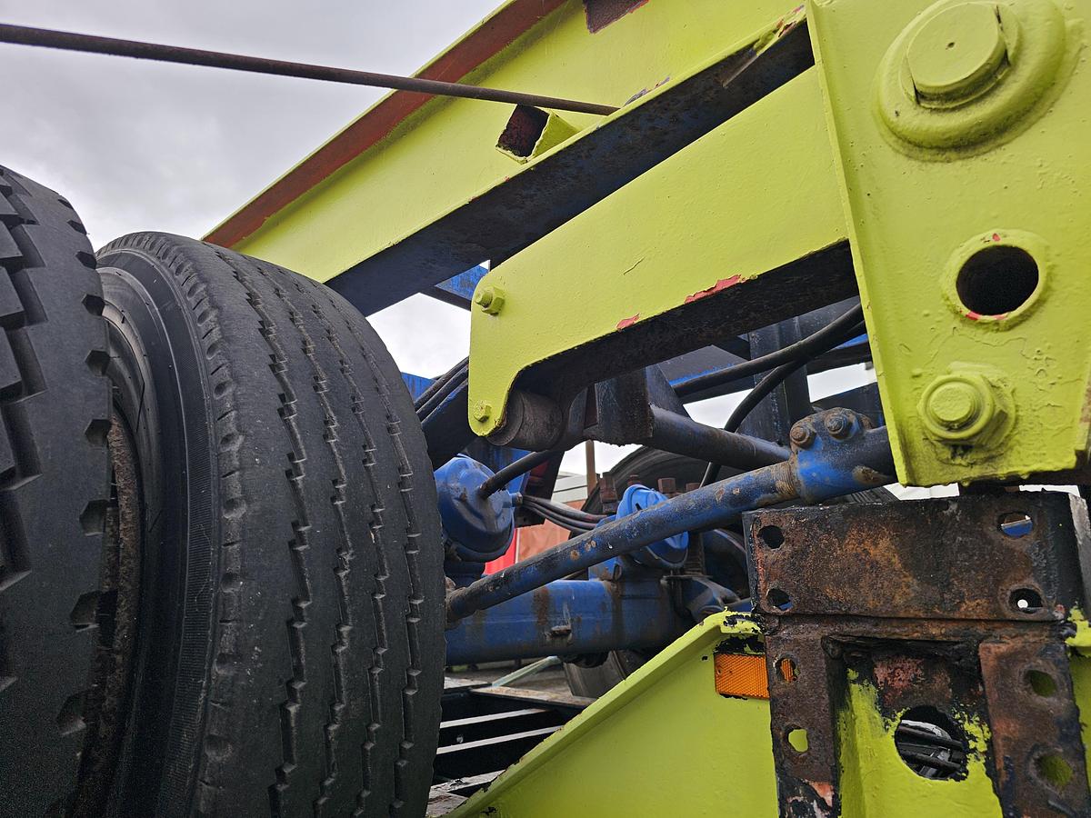Used 1990 divers 40 ft gooseneck  steel suspension double tires.