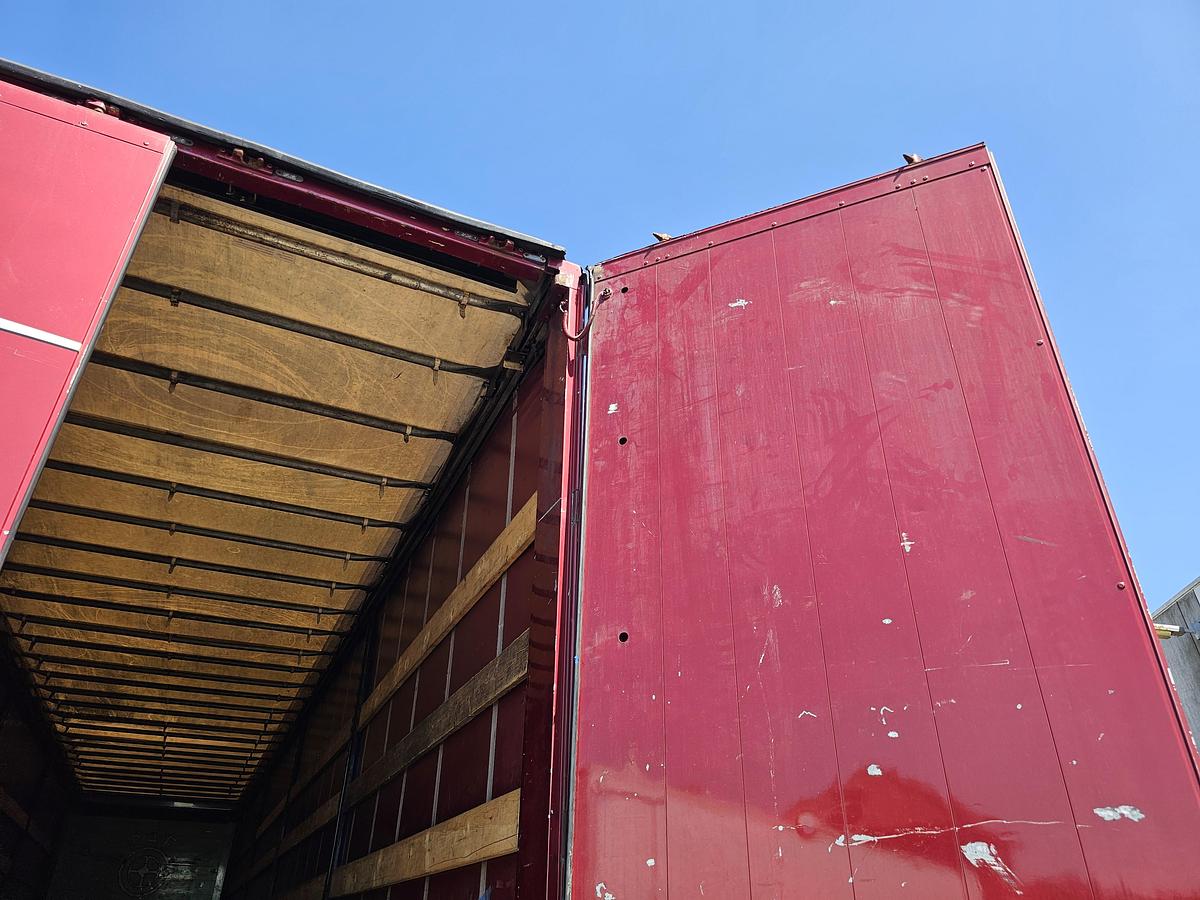 Used 2000 schmitz S01 | SLIDING ROOF | 2 LIFT AXLES| NICE HOLLAND TRAILER| SAF DISC.