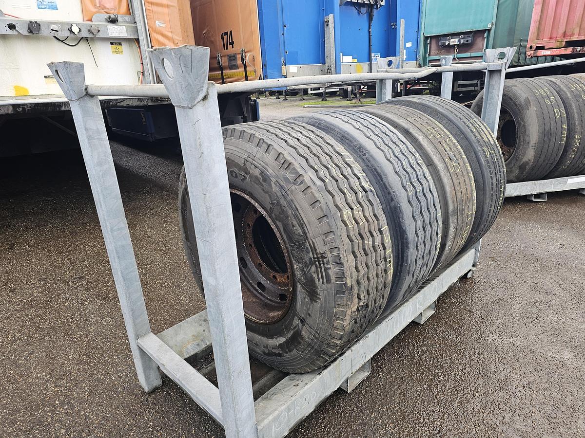 Gebruikt HANKOOK CONTINENTAL.HIFLY gOODYEAR. 385/65 R 22.5 ON RIM