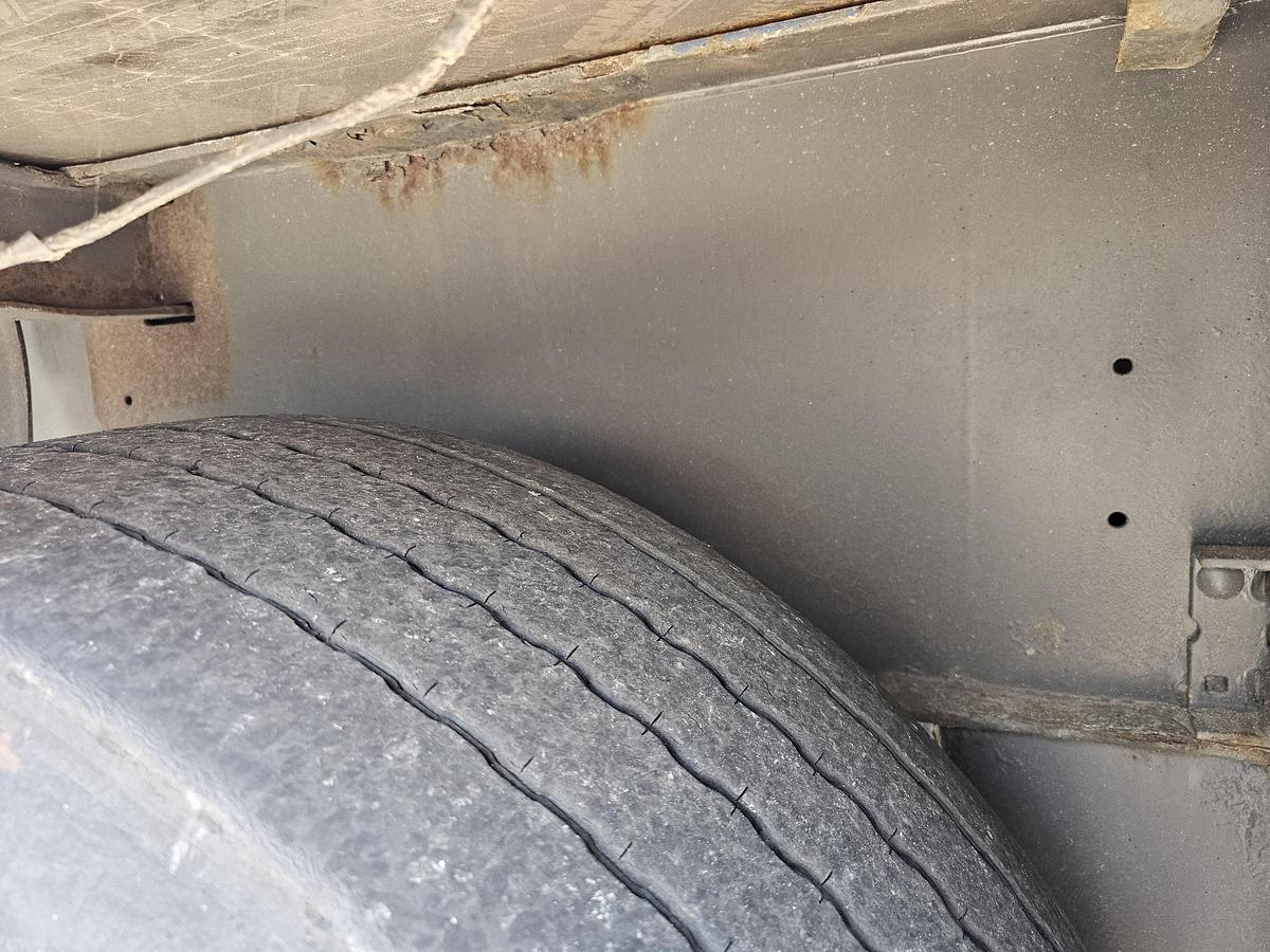 Used 2000 schmitz S01 | SLIDING ROOF | 2 LIFT AXLES| NICE HOLLAND TRAILER| SAF DISC.