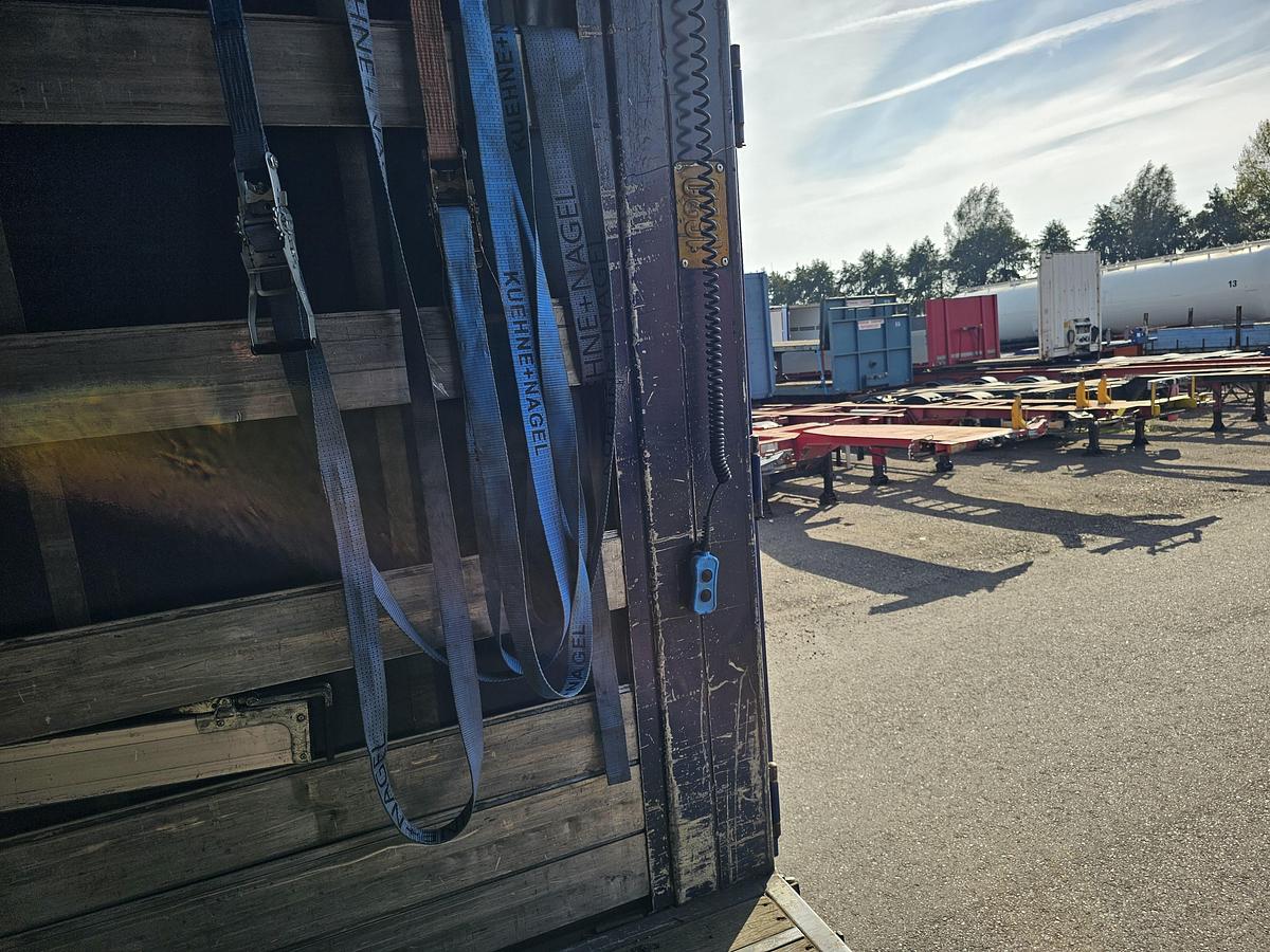 Used 2012 PACTON TBD.122 | SINGLE STEERING AXLE |UNDER SLIDING LOADING LIFT + BATTERIES| DAF DISC| APK /TUV 6-12-2025