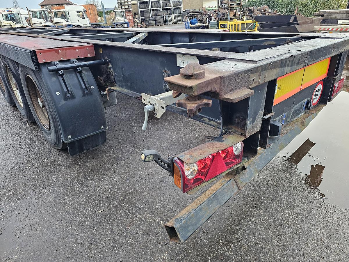 Gebruikt 1995 VAN HOOL 94/3067. flat container chassis all connections./ Bpw drum.