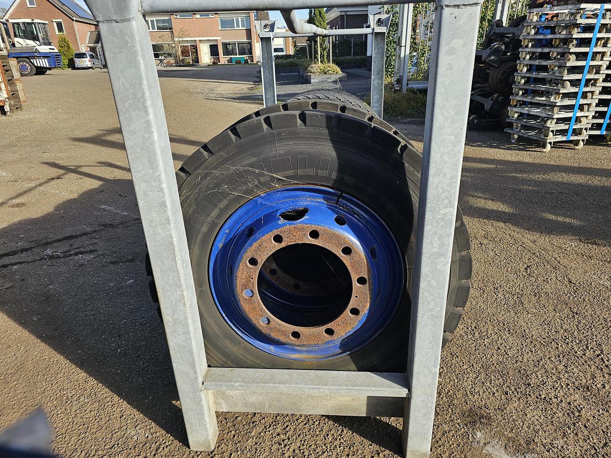 Gebruikt 2000 LINGLONG TRAILER TIRE.
