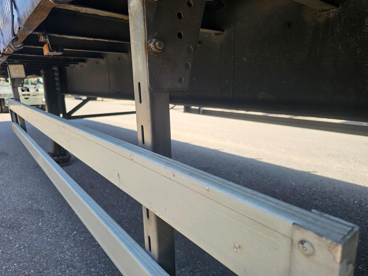 Gebruikt 2004 PACTON T3 001 /3 axle curtainsider /saf disc/ apk tuv/13-03-2027.