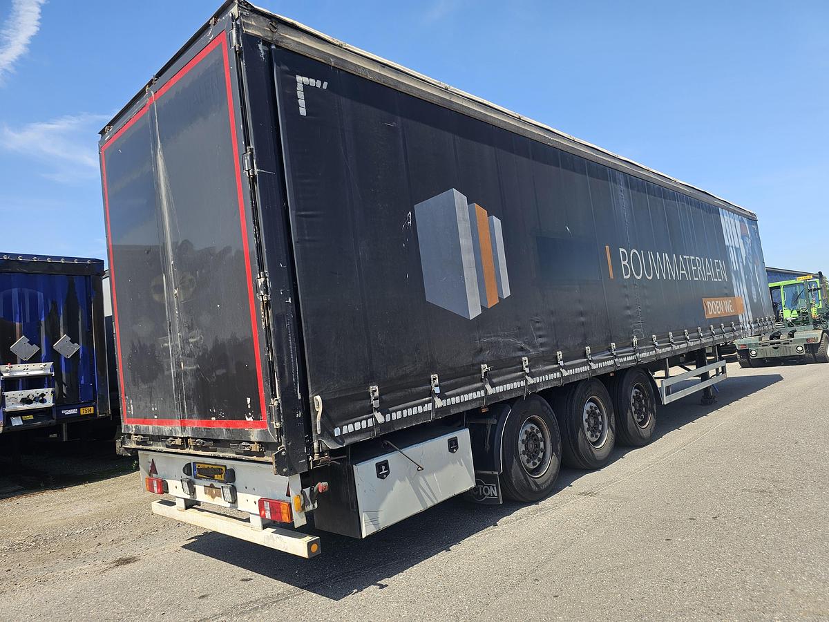 Gebruikt 2004 PACTON T3 001 /3 axle curtainsider /saf disc/ apk tuv/13-03-2027.