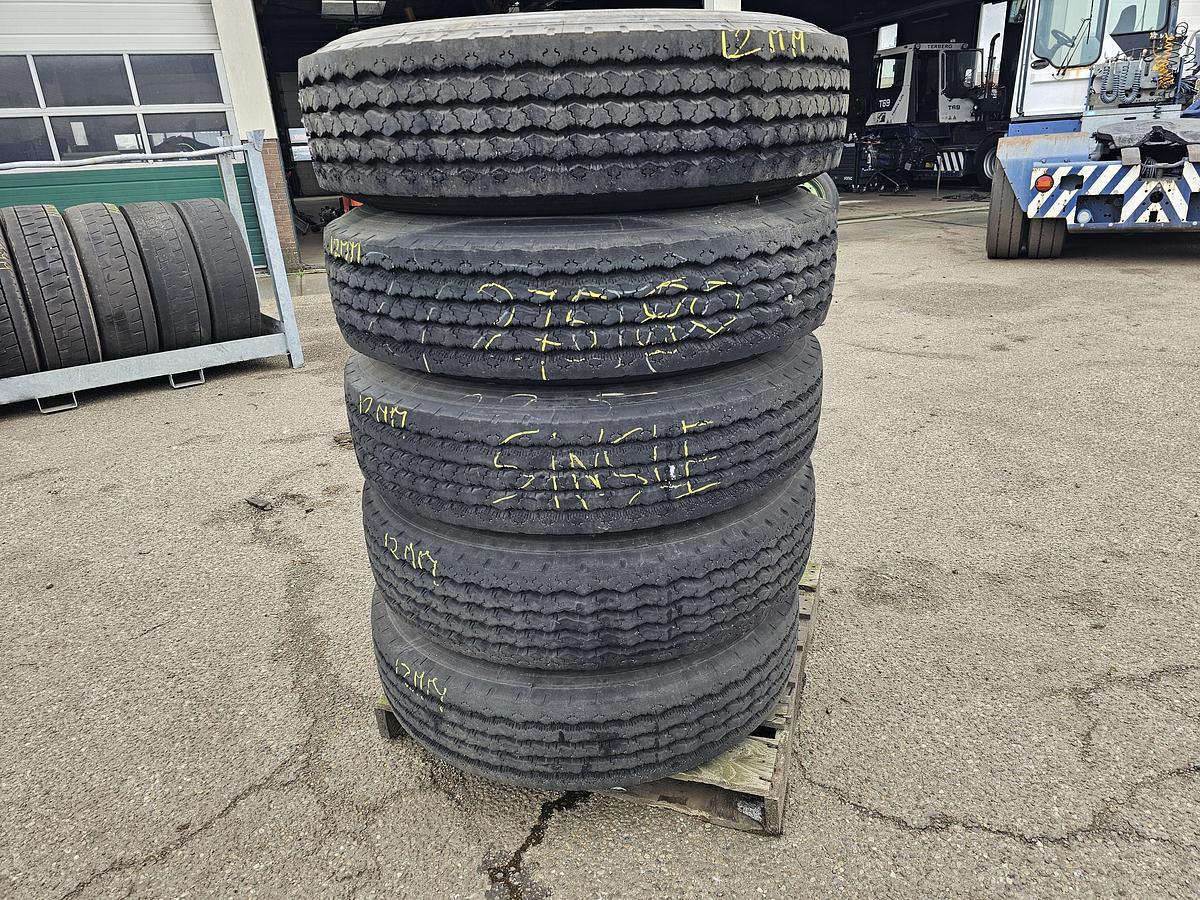 Gebruikt 2005 MICHELIN 275/80 R 22.5