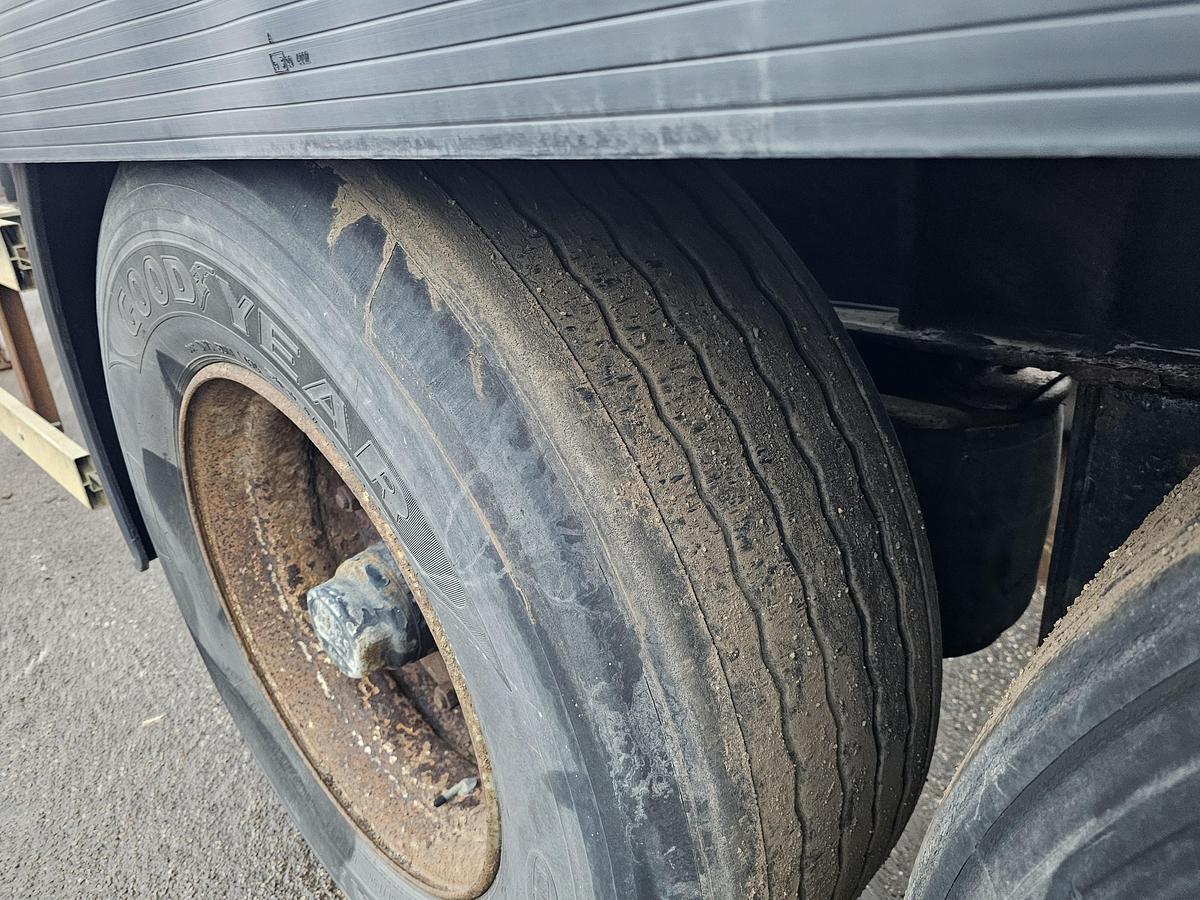 Gebruikt 1995 VAN HOOL 94/3067. flat container chassis all connections./ Bpw drum.