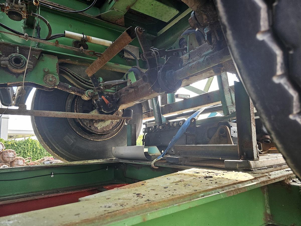 Used 1996 stack of 20 foot chassis groenewegen and Renders Bpw drum Steel suspension. 20 foot